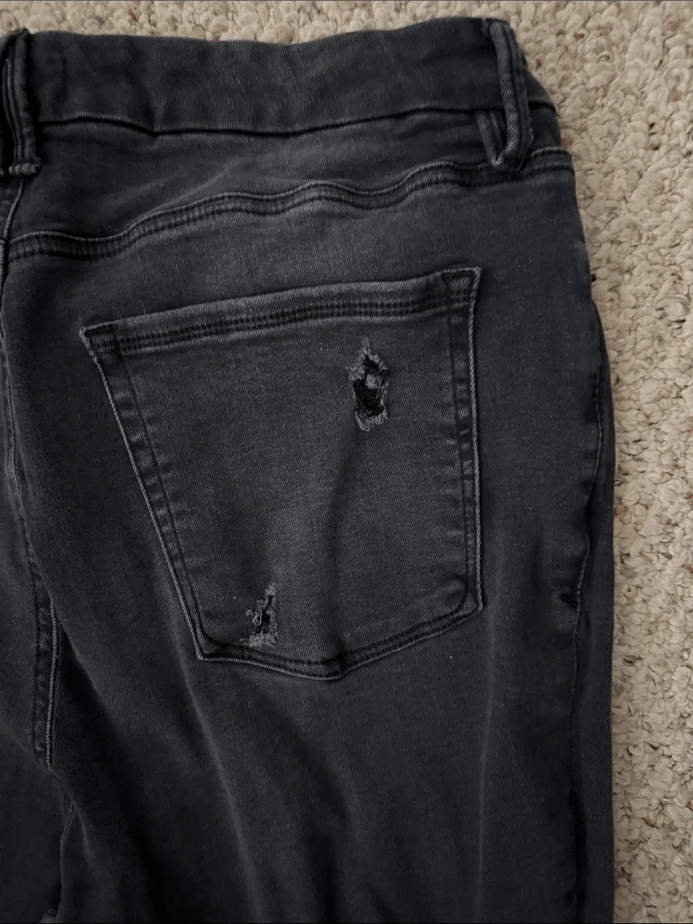 Good American Jeans with Subtle Distress   SIZE: 14-16 (fits everyone line)